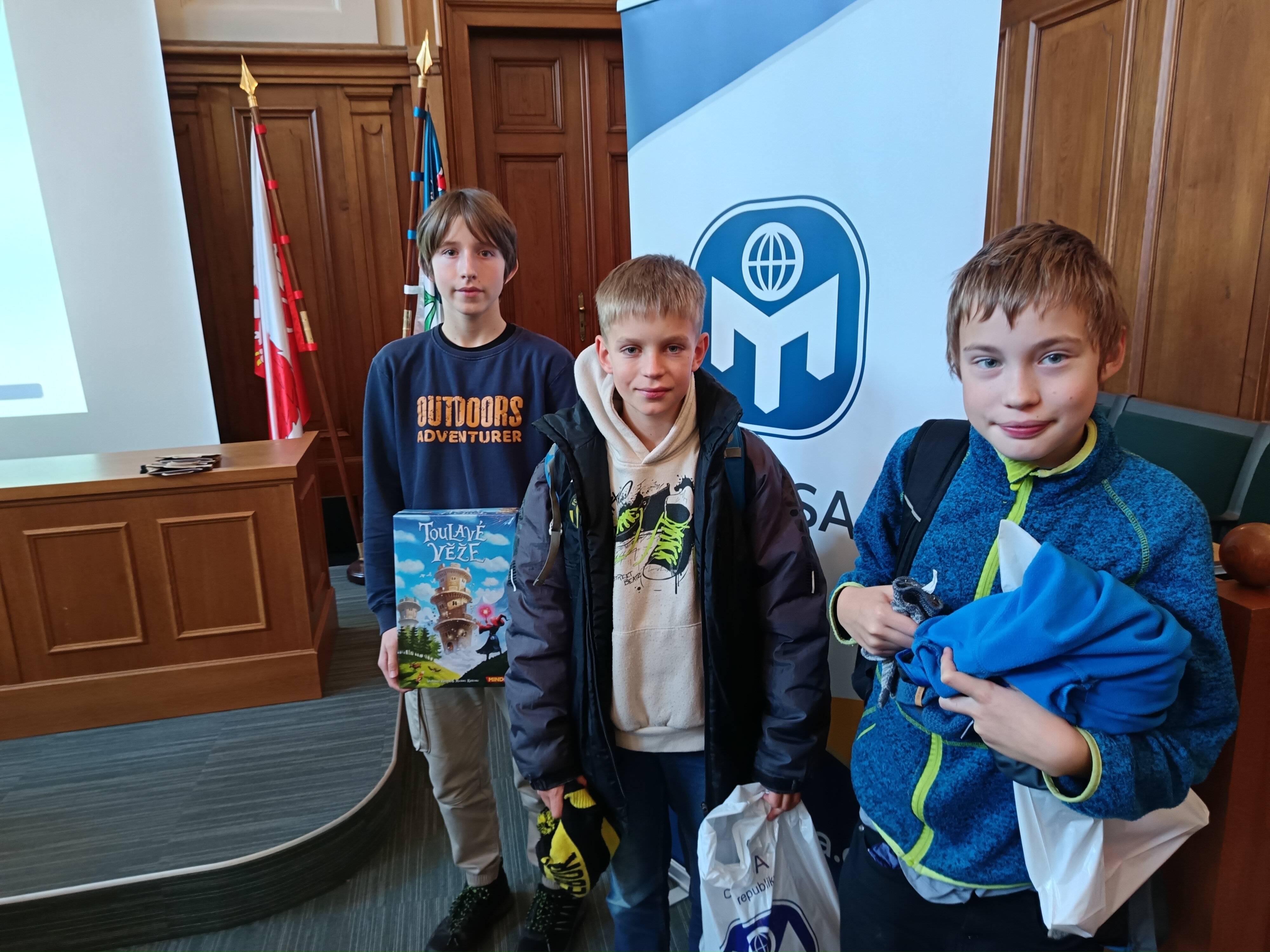 Finalisté krajského kola logické olympiády 2025 v kategorii B - zleva David Jan Krupička, Jan Dostálek a Antonín Zrzavý